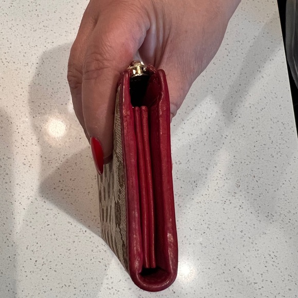 Authentic Gucci Beige/Red GG Canvas Zip Around
Wallet - Picture 4 of 9